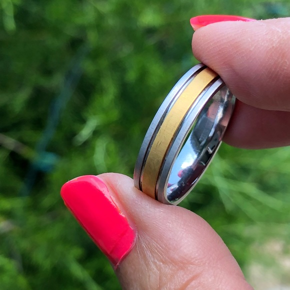 🌺Stainless Steel Titanium 18kGold Plated Center - Picture 1 of 2